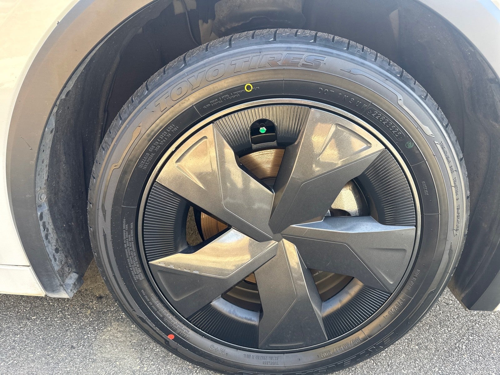 2023 Toyota Prius LE