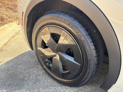 2023 Toyota Prius LE