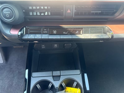 2025 Toyota Prius Plug-In Hybrid SE