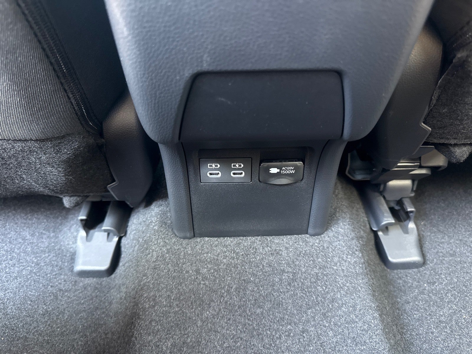 2025 Toyota Prius Plug-In Hybrid SE