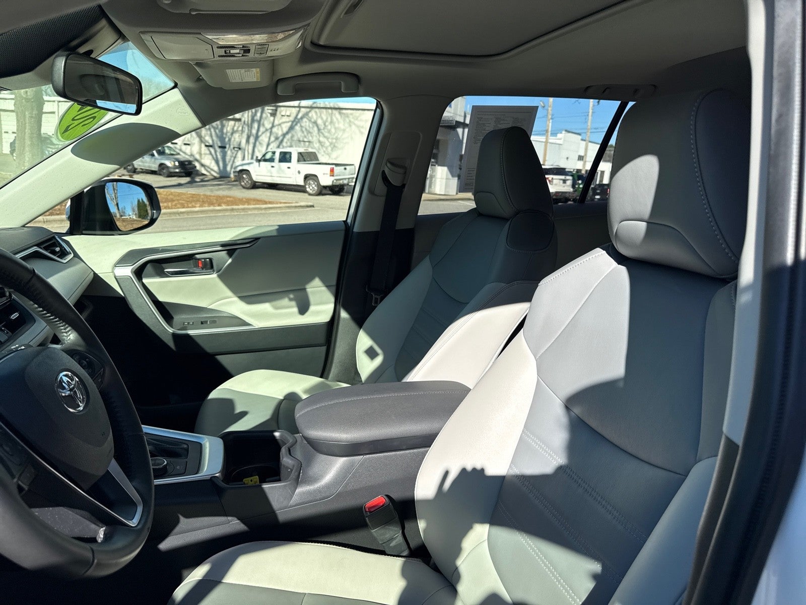 2022 Toyota RAV4 Hybrid XLE Premium