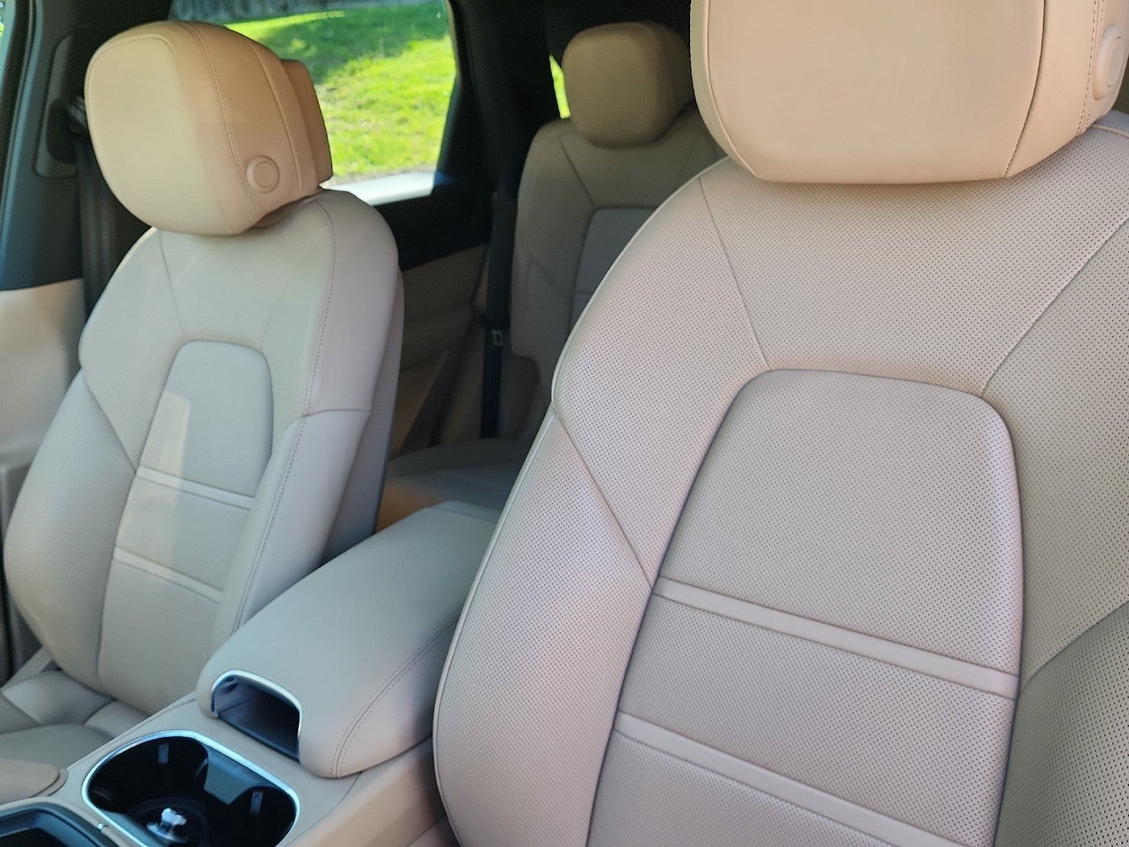 2022 Porsche Cayenne Platinum Edition