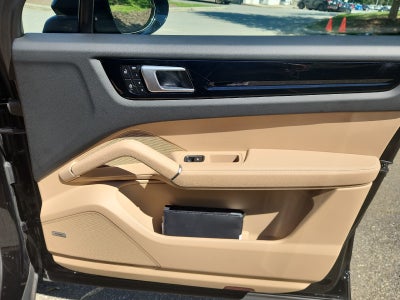 2022 Porsche Cayenne Platinum Edition