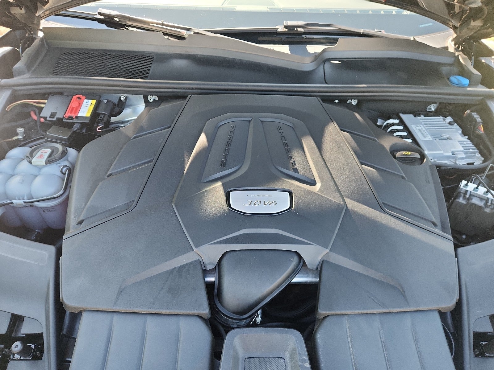 2022 Porsche Cayenne Platinum Edition